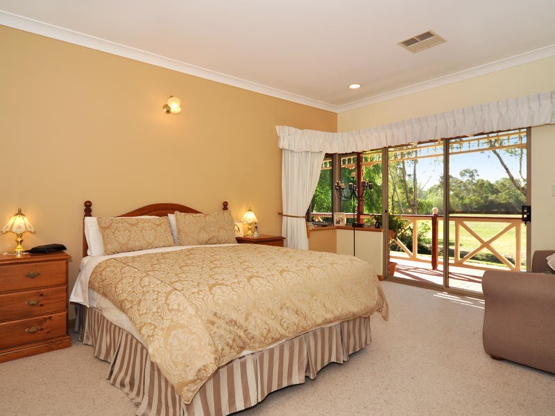 37 Crossing Rd, Aberfoyle Park SA 5159