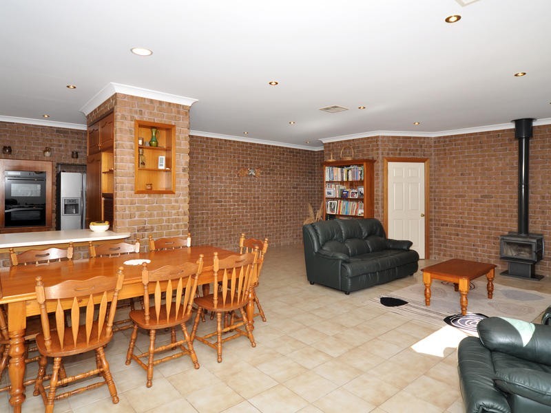 37 Crossing Rd, Aberfoyle Park SA 5159