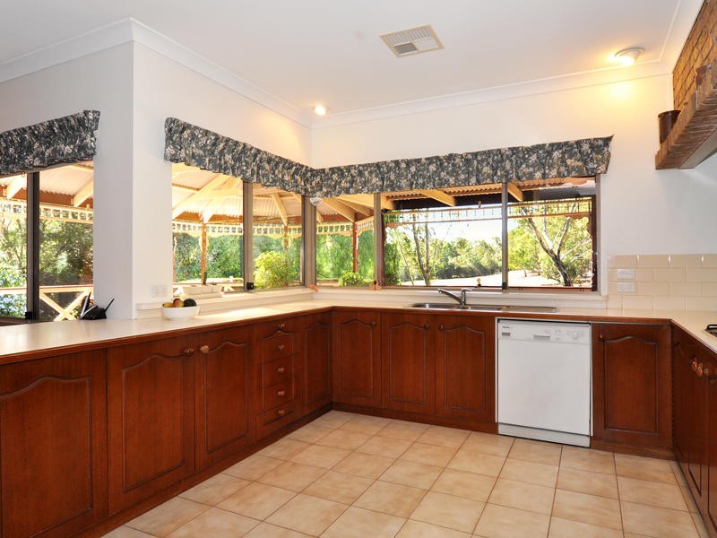 37 Crossing Rd, Aberfoyle Park SA 5159