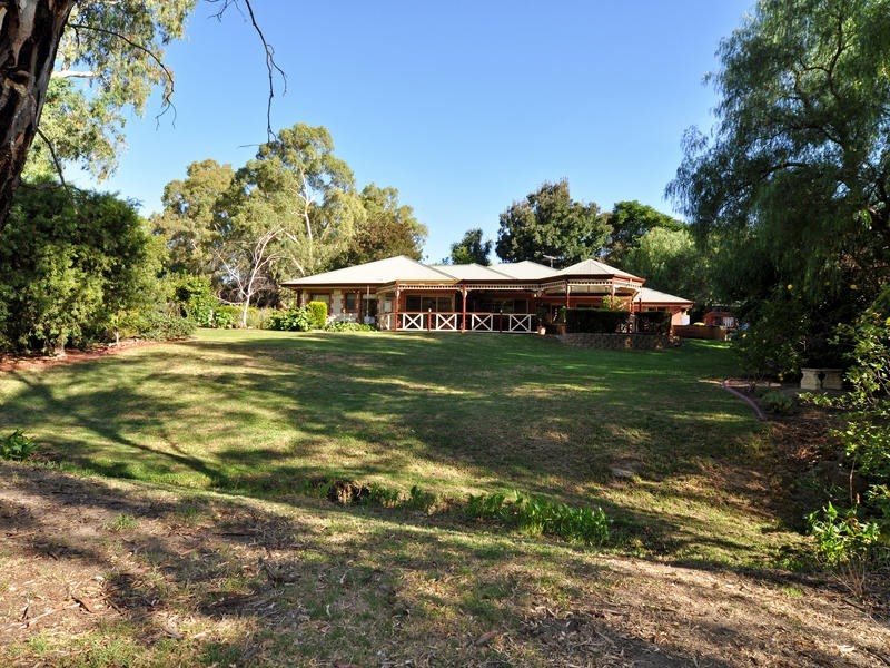 37 Crossing Rd, Aberfoyle Park SA 5159