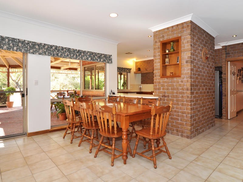 37 Crossing Rd, Aberfoyle Park SA 5159
