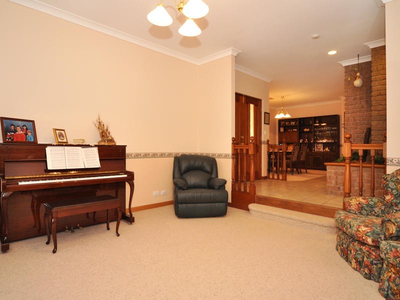 37 Crossing Rd, Aberfoyle Park SA 5159