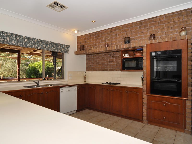 37 Crossing Rd, Aberfoyle Park SA 5159