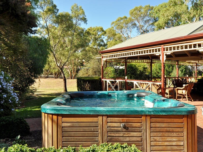 37 Crossing Rd, Aberfoyle Park SA 5159