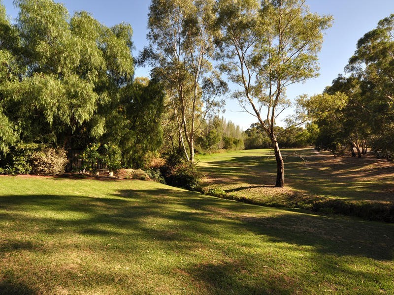 37 Crossing Rd, Aberfoyle Park SA 5159
