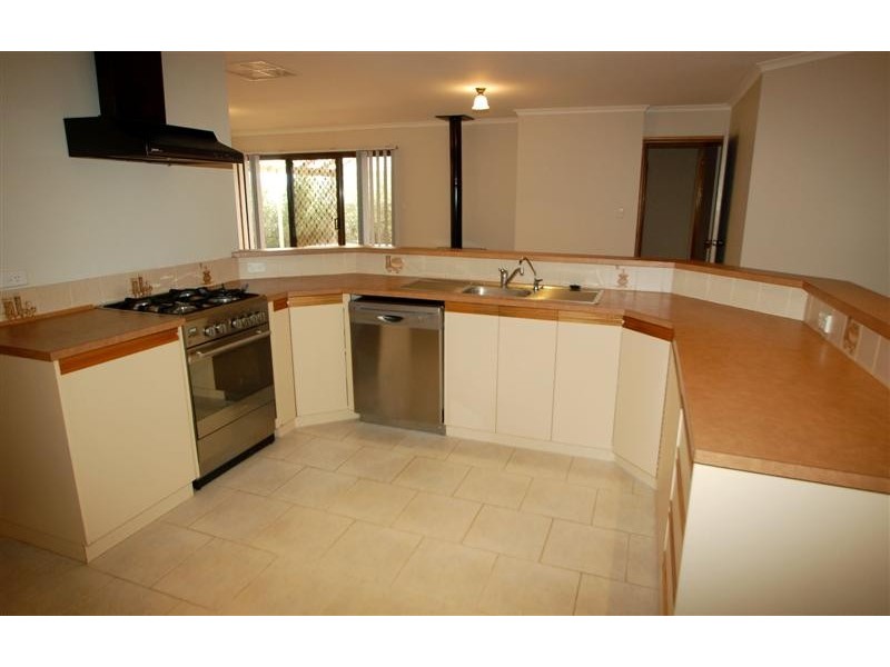 38 Barton Drive, Trott Park SA 5158