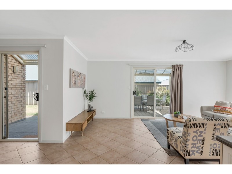 8 Autumn Court, Woodcroft SA 5162