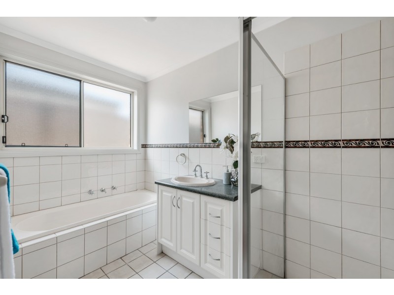 8 Autumn Court, Woodcroft SA 5162