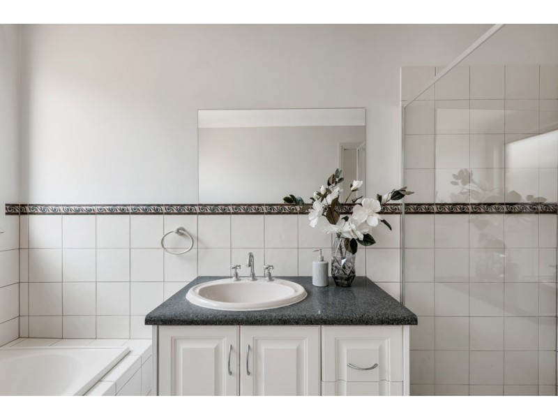 8 Autumn Court, Woodcroft SA 5162