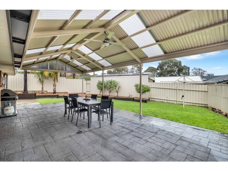 4 Kuantan Drive, Aberfoyle Park SA 5159