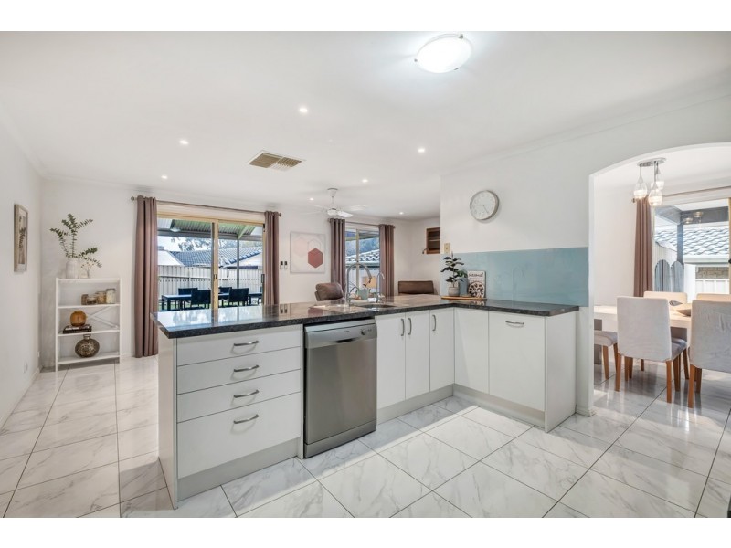 4 Kuantan Drive, Aberfoyle Park SA 5159