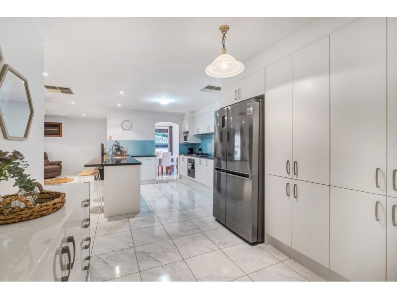 4 Kuantan Drive, Aberfoyle Park SA 5159