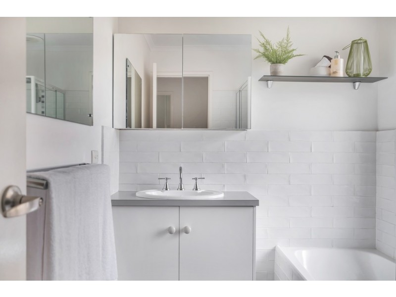 4 Kuantan Drive, Aberfoyle Park SA 5159