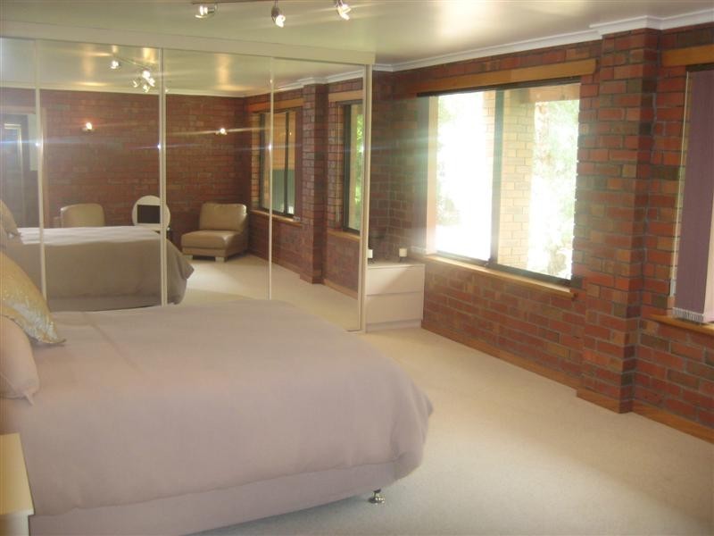 24 Nayook Gr, Happy Valley SA 5159