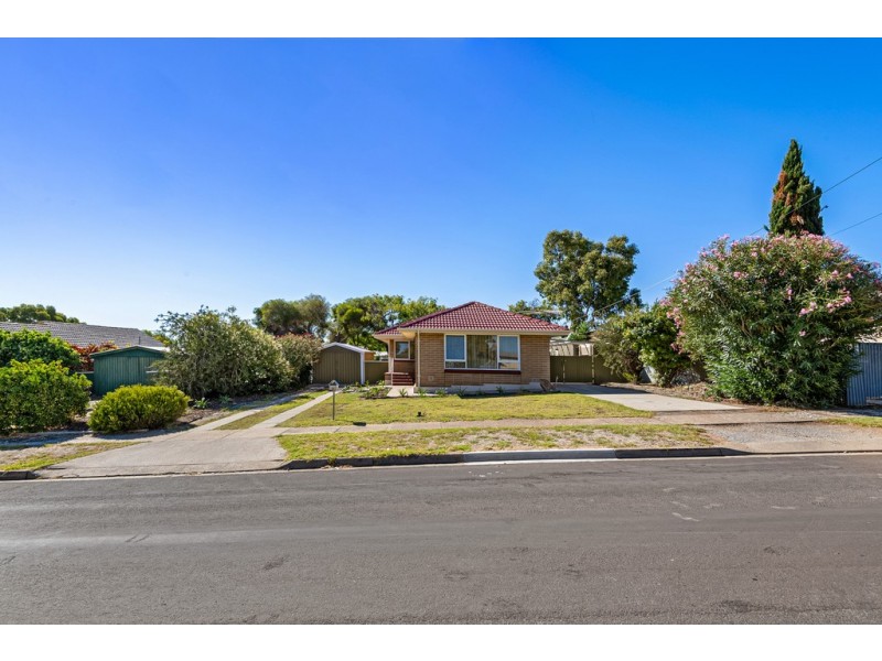 4 Hugh Crescent, Morphett Vale SA 5162