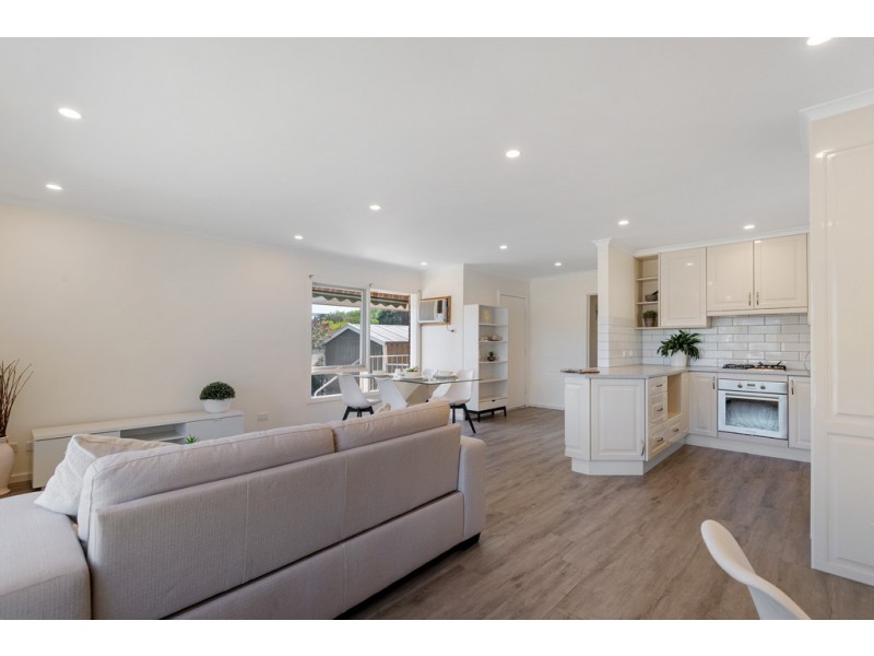 4 Hugh Crescent, Morphett Vale SA 5162