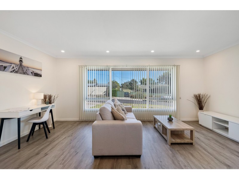 4 Hugh Crescent, Morphett Vale SA 5162