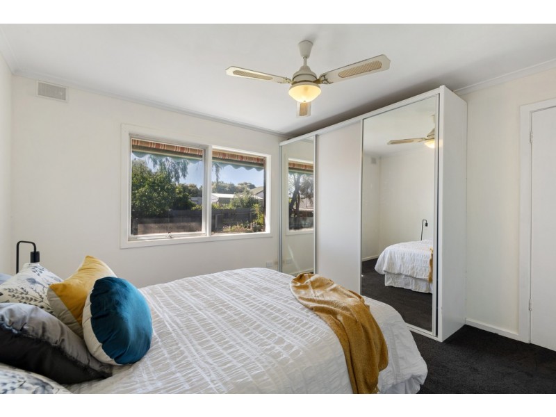 4 Hugh Crescent, Morphett Vale SA 5162