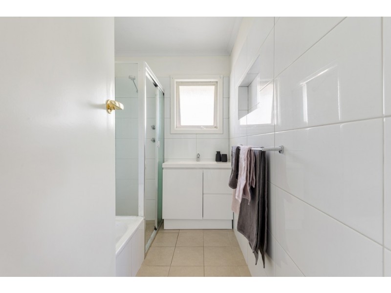 4 Hugh Crescent, Morphett Vale SA 5162