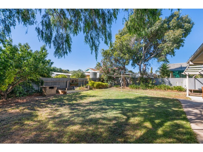 4 Hugh Crescent, Morphett Vale SA 5162