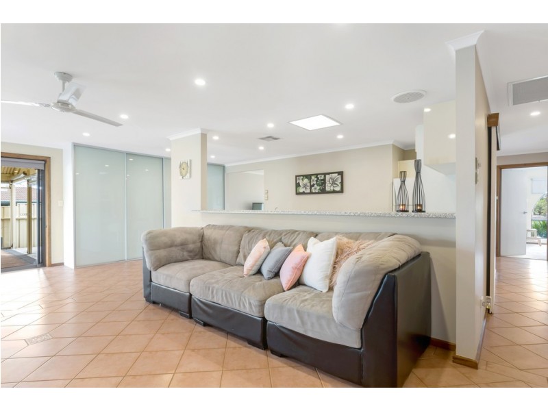 5 Lee Avenue, Happy Valley SA 5159