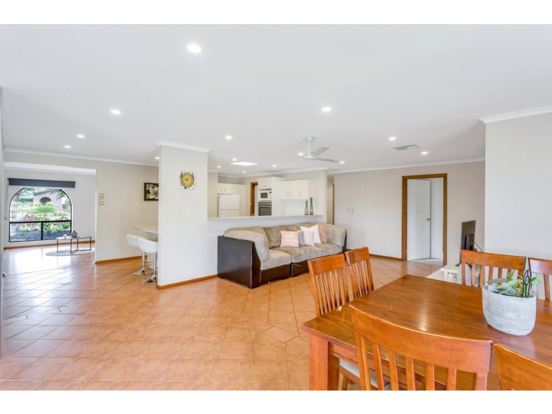 5 Lee Avenue, Happy Valley SA 5159