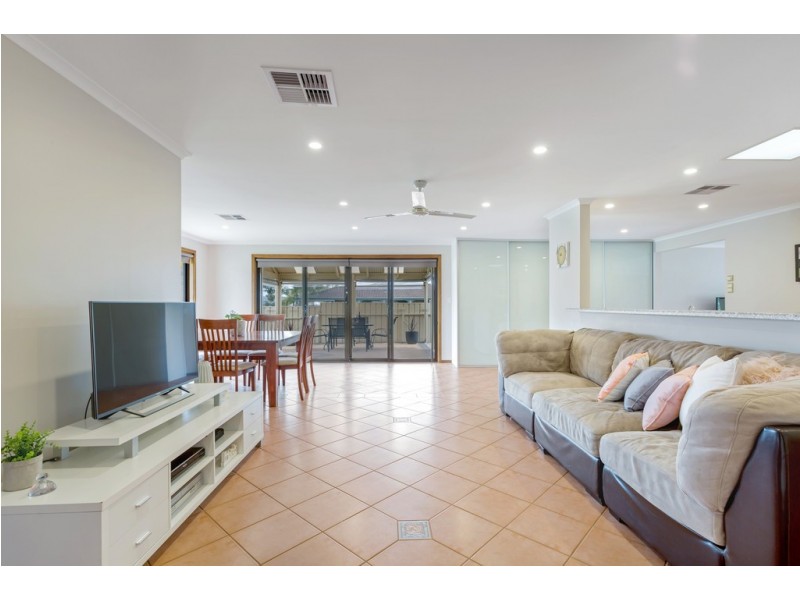 5 Lee Avenue, Happy Valley SA 5159