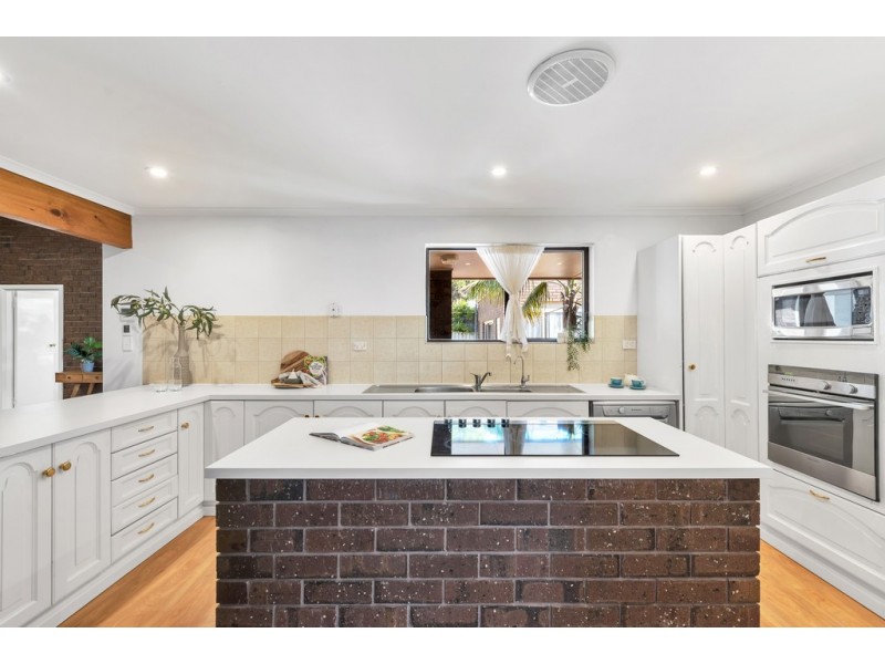 20 Tania Drive, Aberfoyle Park SA 5159