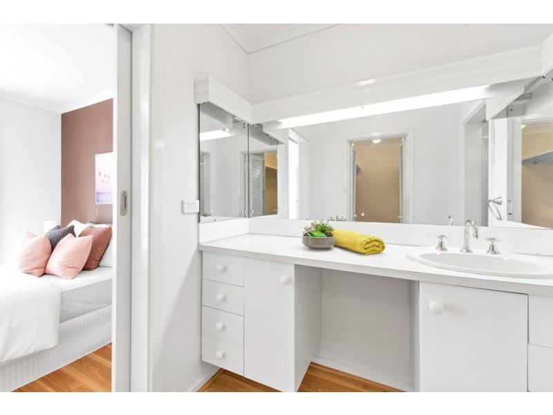 20 Tania Drive, Aberfoyle Park SA 5159