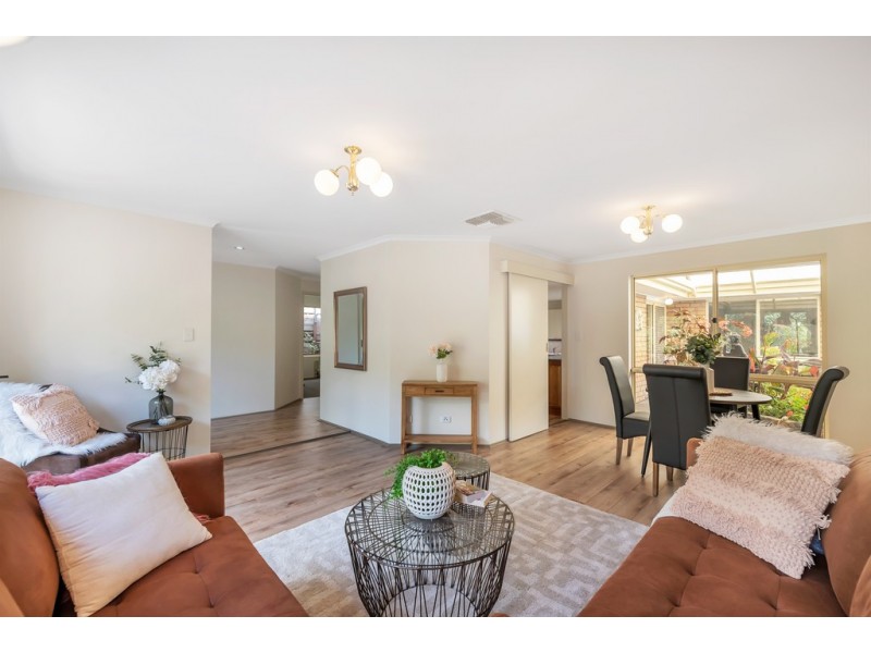 40 Horseshoe Drive, Woodcroft SA 5162