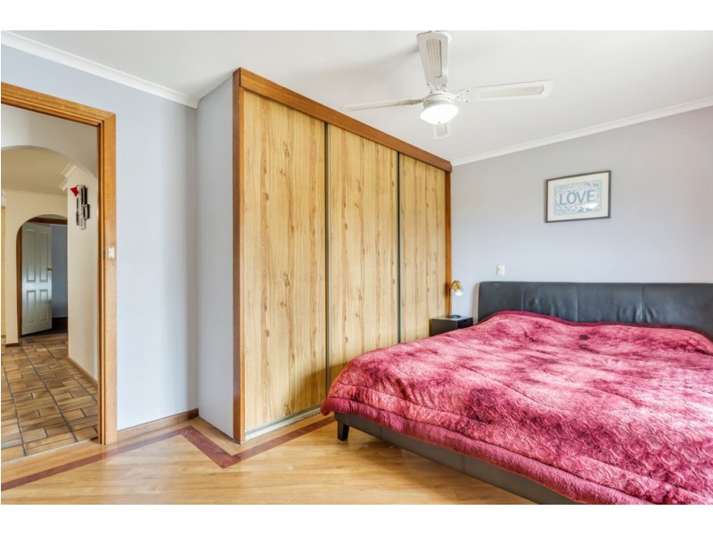 1 Warawee Place, Hallett Cove SA 5158