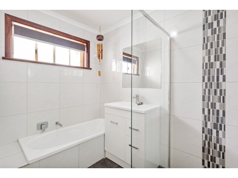 1 Warawee Place, Hallett Cove SA 5158