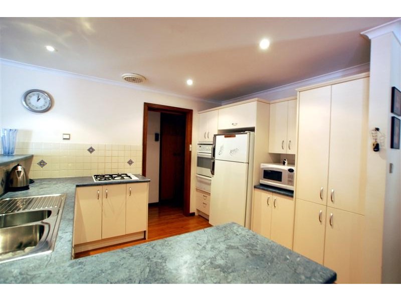 7 Shiraz Ct, Aberfoyle Park SA 5159