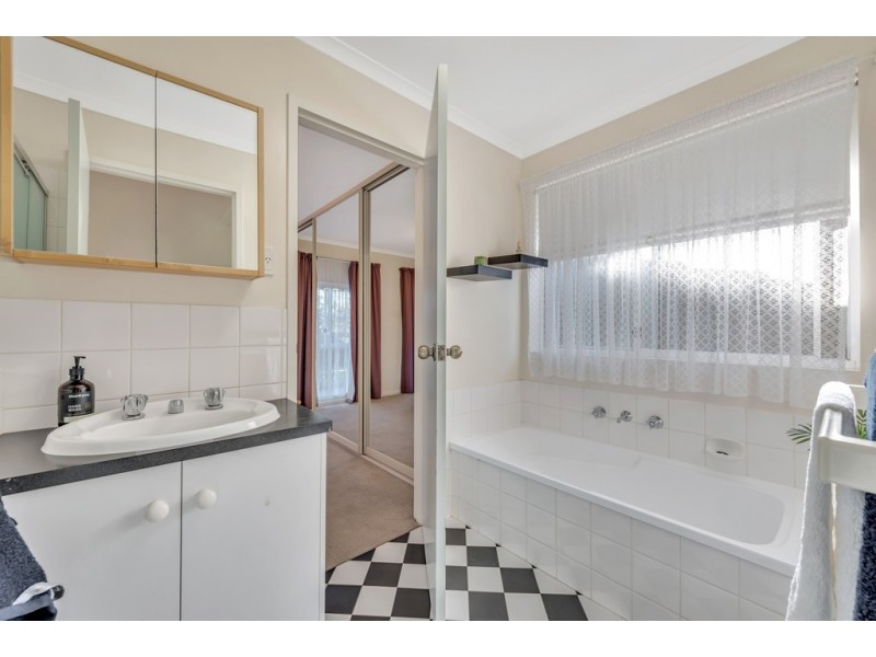 8 Baudin Street, Woodcroft SA 5162