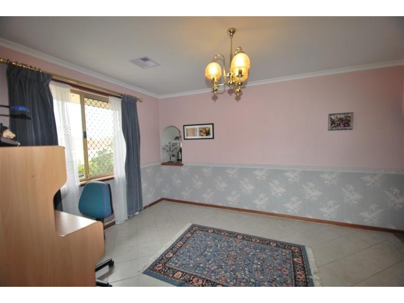 10 Sun Cres, Happy Valley SA 5159