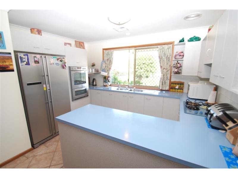 10 Sun Cres, Happy Valley SA 5159