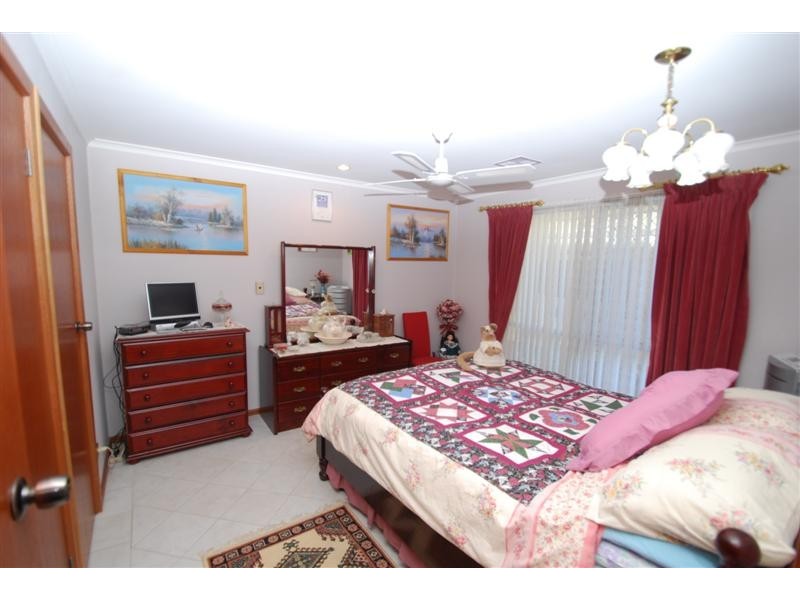 10 Sun Cres, Happy Valley SA 5159