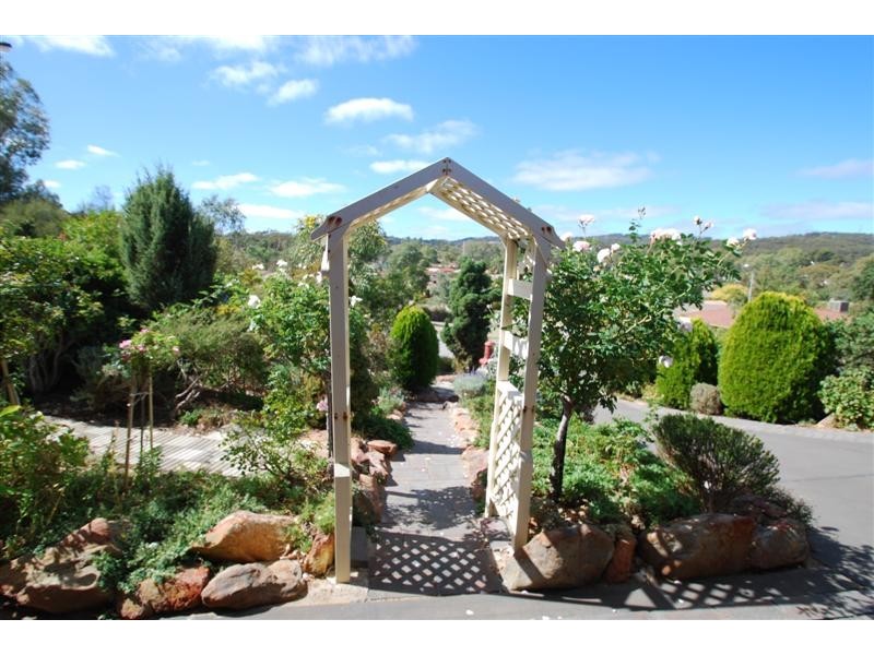 10 Sun Cres, Happy Valley SA 5159