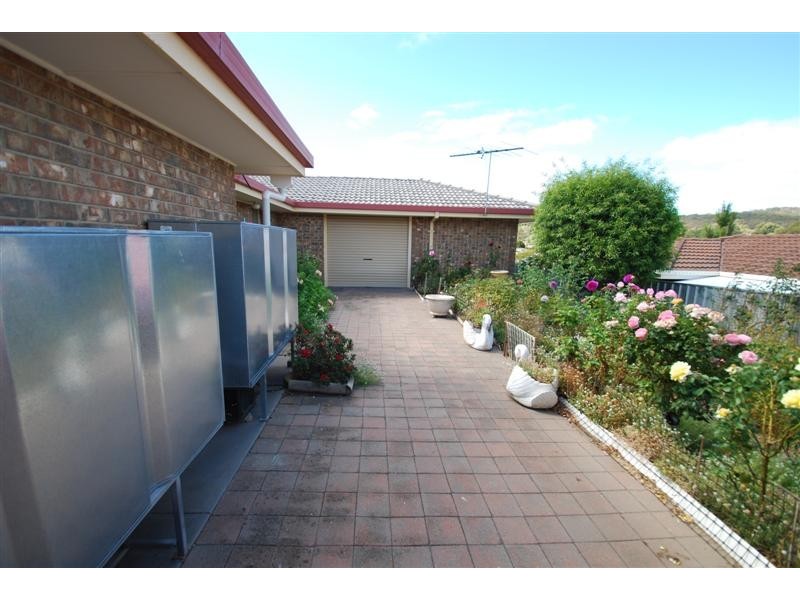 10 Sun Cres, Happy Valley SA 5159