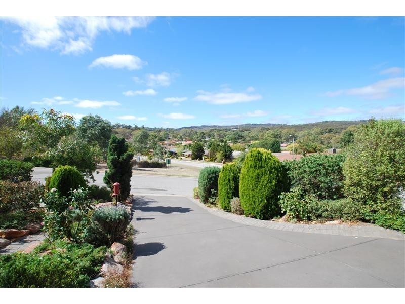 10 Sun Cres, Happy Valley SA 5159