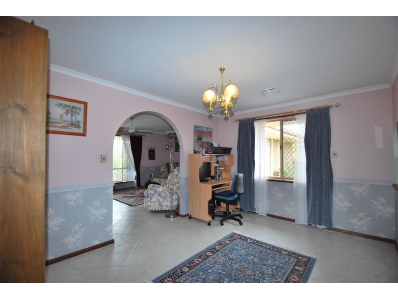 10 Sun Cres, Happy Valley SA 5159