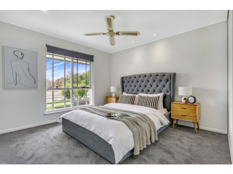 15 Windlass Square, Seaford Rise SA 5169