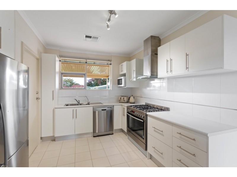 11 Claire Avenue, Morphett Vale SA 5162