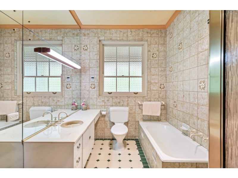 6 La Salle Court, Happy Valley SA 5159