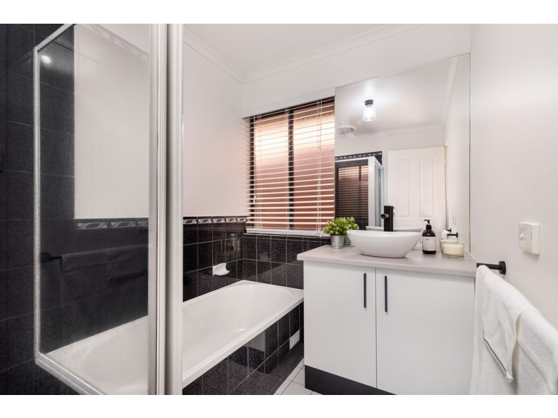 6 Pine View Close, Old Reynella SA 5161