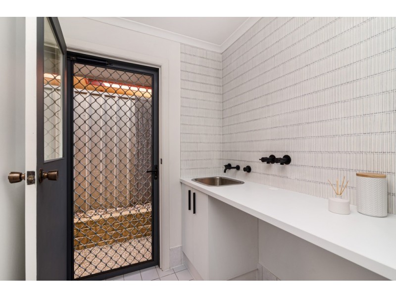 6 Pine View Close, Old Reynella SA 5161