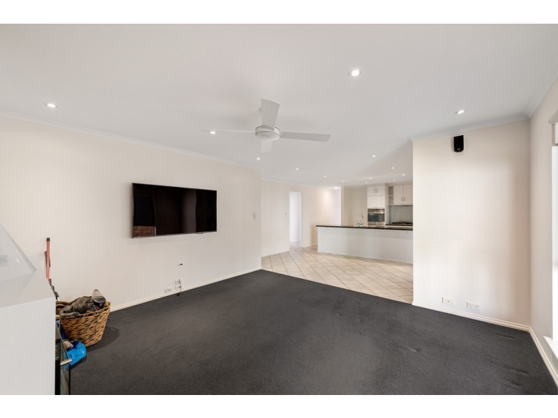 26 Hartog Street, Woodcroft SA 5162