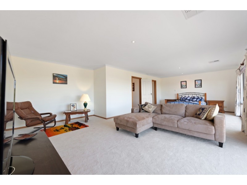 11 Tamarind Walk, Aberfoyle Park SA 5159