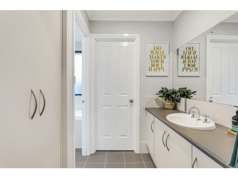 12 Scrub Avenue, Aldinga Beach SA 5173