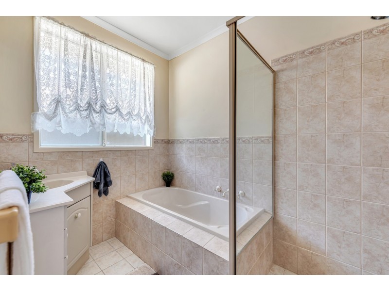 9 Lindsay Court, Aberfoyle Park SA 5159